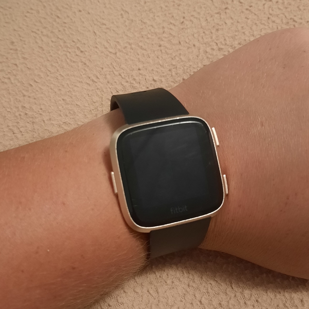 Fitbit Versa Bundle - image 7